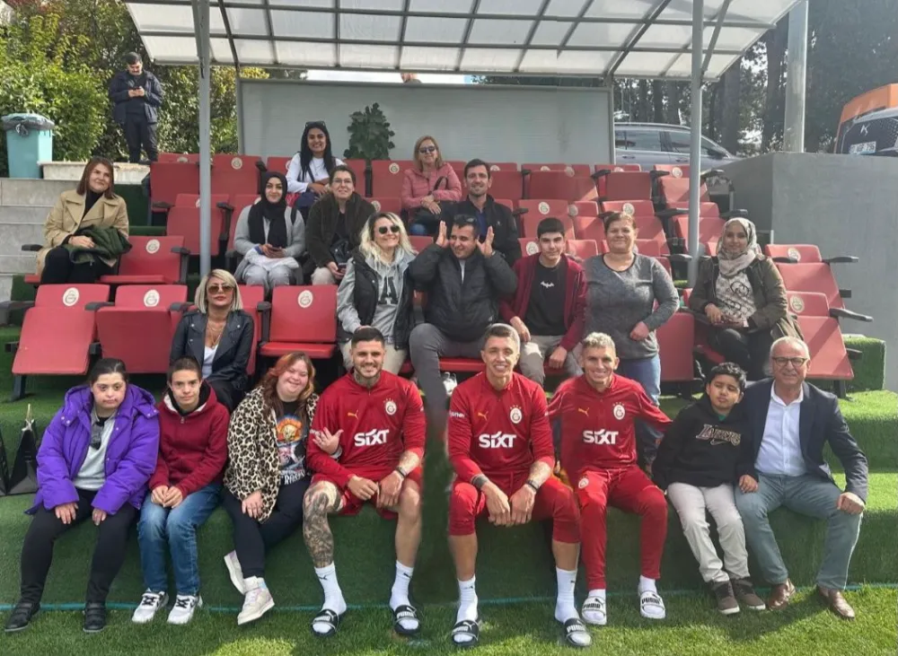 ÖZEL GEREKSİNİMLİ SPORCULAR GALATASARAYI ZİYARET ETTİ.