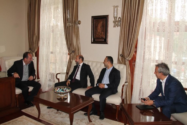 BELEDİYE BAŞKANI GÜRKAN MİSAFİRLERİNİ AĞIRLADI