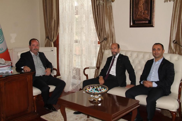 BELEDİYE BAŞKANI GÜRKAN MİSAFİRLERİNİ AĞIRLADI