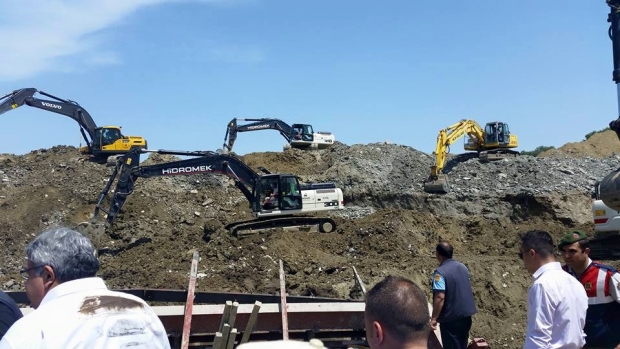 İPSALA HAMZADERE BARAJI SULAMA İNŞAATINDA 5 İŞÇİ GÖÇÜK ALTINDA KALDI.