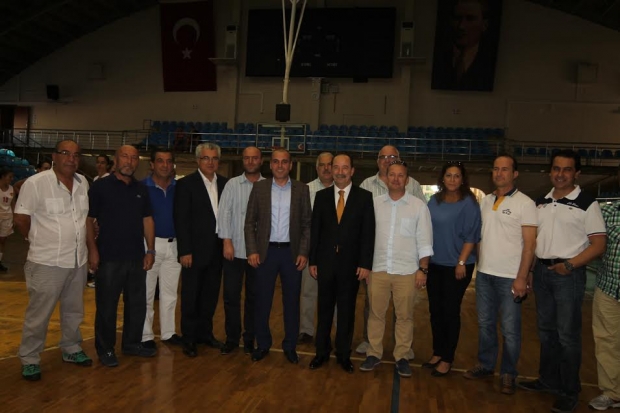 KIZLARIMIZ TOP BAŞI YAPTI