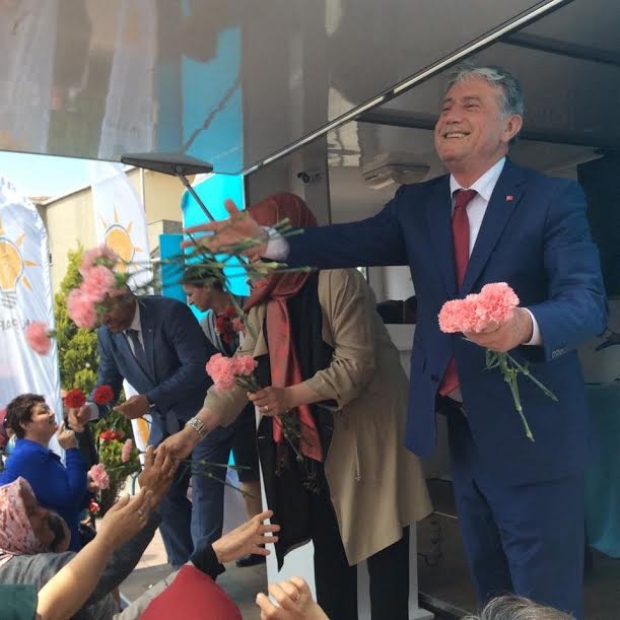 ENEZLİLER, AK PARTİ ADAYLARINI BAĞRINA BASTI