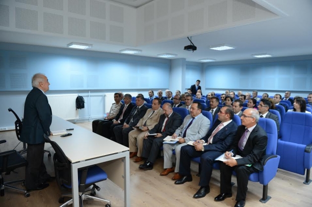 VALİ ŞAHİN; “HALKLA İÇ İÇE OLUN VE ÇÖZÜM ODAKLI ÇALIŞIN!”