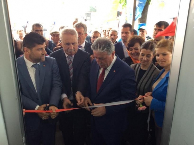 ENEZLİLER, AK PARTİ ADAYLARINI BAĞRINA BASTI