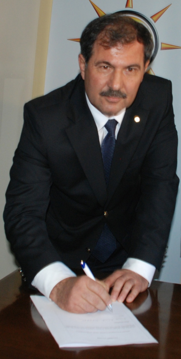 AK PARTİ YENİ YÜZLERLE YENİ BİR HEYECAN YARATMAYA ÇALIŞIYOR…