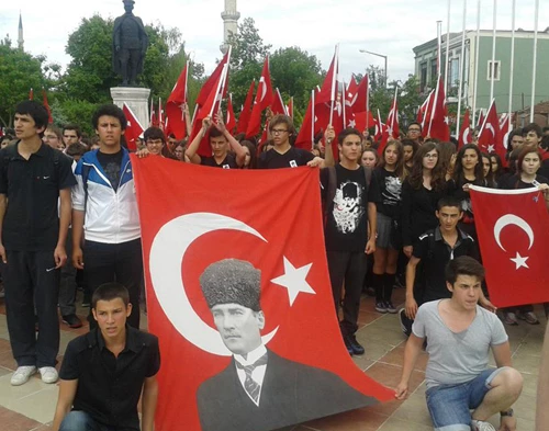 EDİRNEDE LİSELİLERDE EYLEME KATILDI