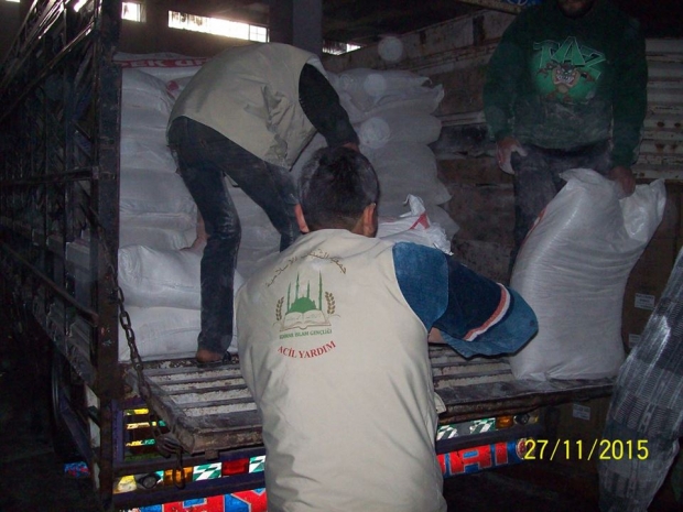 EDİRNE'DEN SURİYE'YE 4 KAMYON UN YARDIMI