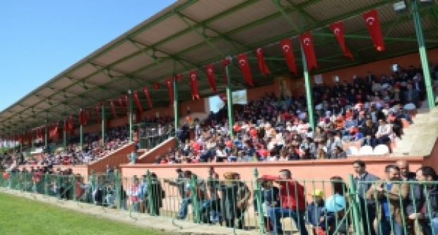 23 NİSAN COŞKUSU STADA SIĞMADI