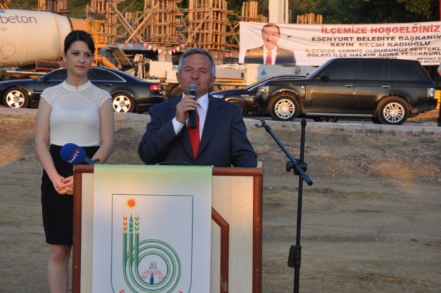 BAKAN MÜEZZİNOĞLU İPSALA'DA CAMİİ TEMELİ ATTI