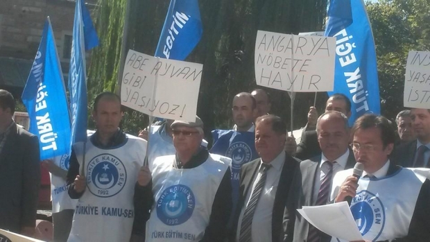İŞ BIRAKAN EĞİTİMCİLER İSYANLARINI ŞİVELERİYLE DİLE GETİRDİLER