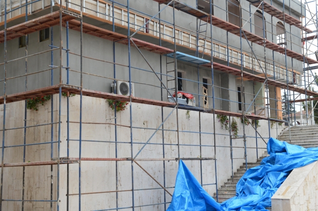 VALİ BEYE NE YAPIYORSUN DİYEN YOK!!!