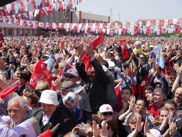 CHP’YE İSTASYON MEYDANI BÜYÜK GELDİ…