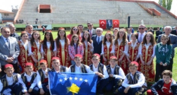 23 NİSAN COŞKUSU STADA SIĞMADI