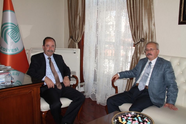 BELEDİYE BAŞKANI GÜRKAN MİSAFİRLERİNİ AĞIRLADI