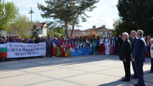 23 NİSAN COŞKUSU STADA SIĞMADI