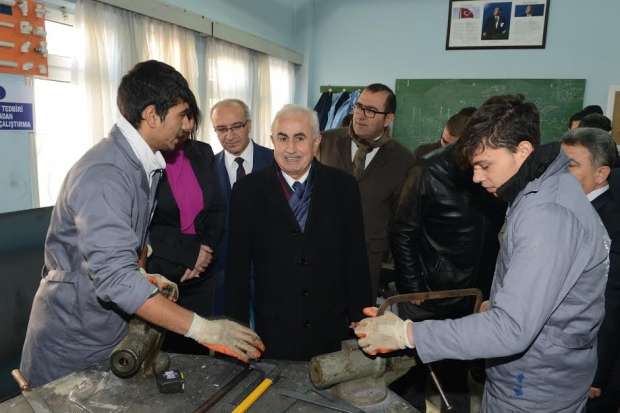 VALİLİK KIZANLAR DAYANIŞMA ATÖLYESİ KURDU.