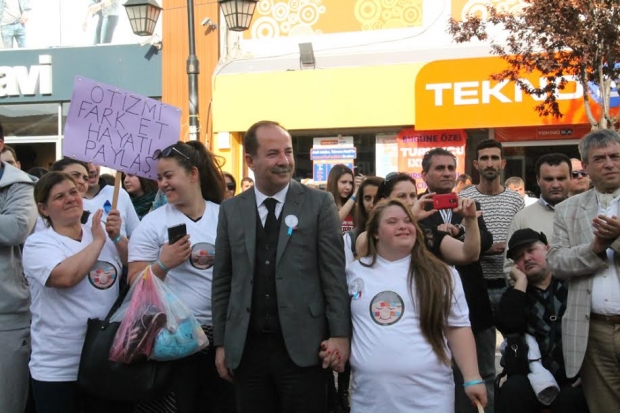 GÜRKAN, “OTİZMİN FARKINDAYIZ, ONLARIN YANINDAYIZ”