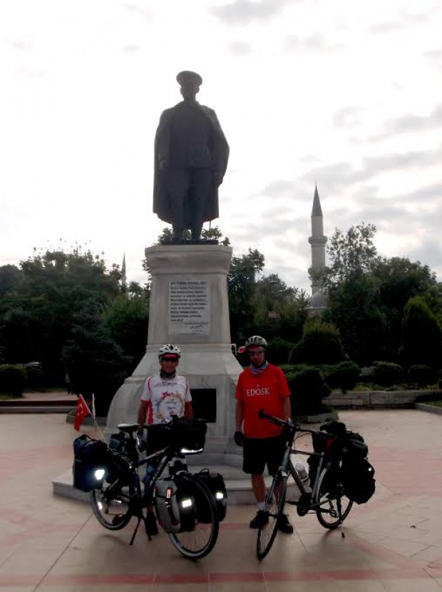 EDOSK'LU BİSİKLETÇİLER YUNANİSTAN VE GÜRCİSTAN’A PEDAL ÇEVİRİYOR