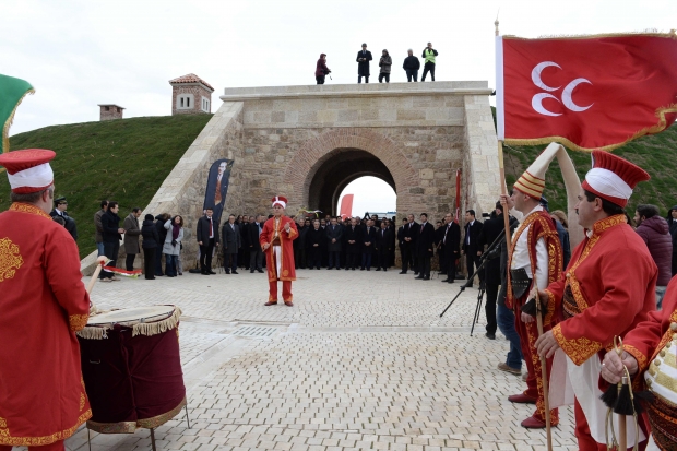 RESTEROSYONU BİTEN HASAN SEZAİ DERGÂHININ AÇILIŞINI GERÇEKLEŞTİRDİ