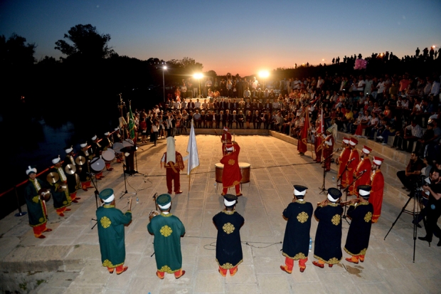  NİHAYET; TARİHİ TUNCA KÖPRÜSÜ AYDINLATILDI…