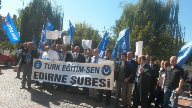 İŞ BIRAKAN EĞİTİMCİLER İSYANLARINI ŞİVELERİYLE DİLE GETİRDİLER