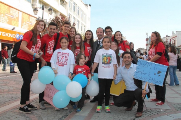 GÜRKAN, “OTİZMİN FARKINDAYIZ, ONLARIN YANINDAYIZ”