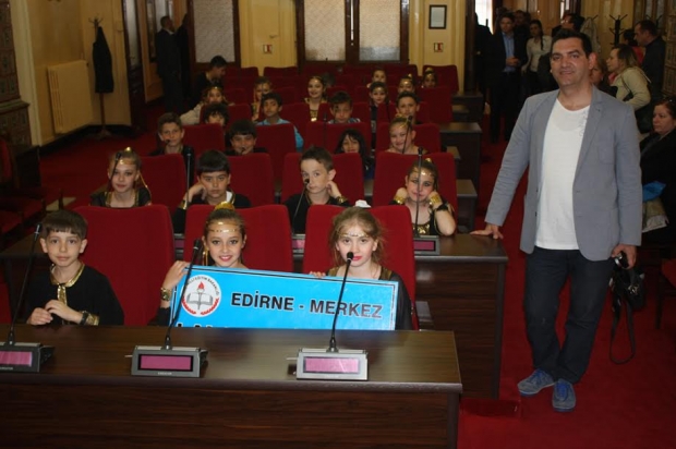 BAŞKANA MİNİKLERDEN BAYRAM ZİYARETİ