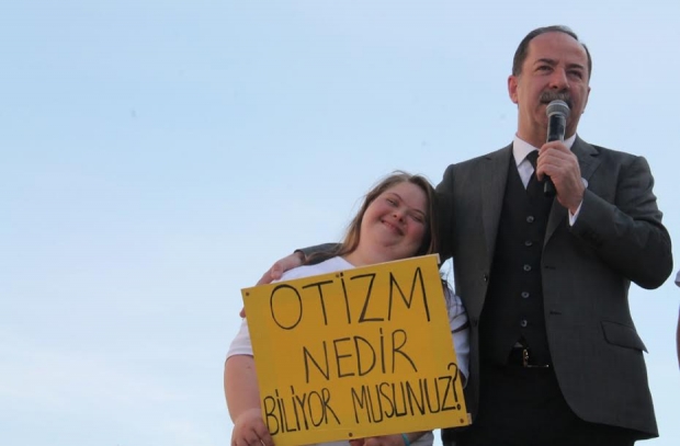 GÜRKAN, “OTİZMİN FARKINDAYIZ, ONLARIN YANINDAYIZ”