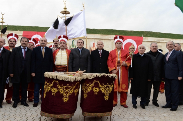 RESTEROSYONU BİTEN HASAN SEZAİ DERGÂHININ AÇILIŞINI GERÇEKLEŞTİRDİ