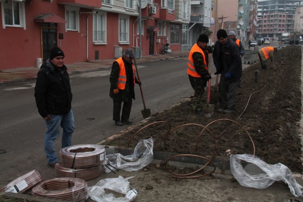 ÇİÇEKLER DAMLA SULAMA İLE SULANACAK