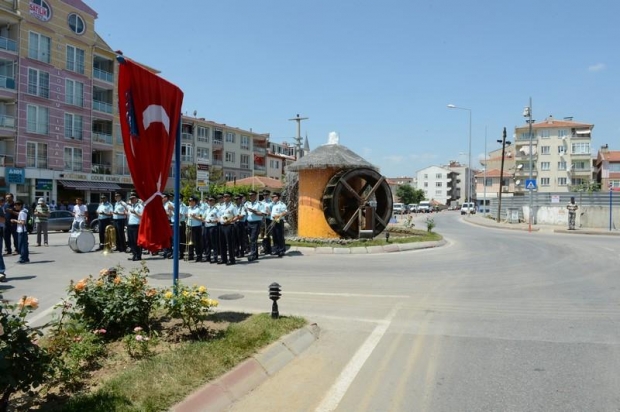  GÜRKAN’DAN ŞEHİT EMNİYET MÜDÜRÜNE VEFA